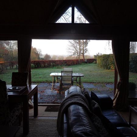 Idyllic Log Cabin Near Stratford Upon Avon Exterior photo