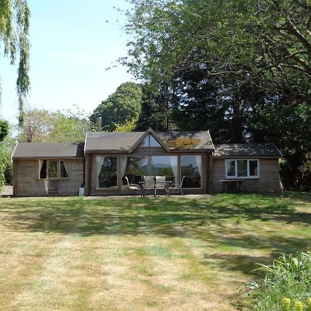Idyllic Log Cabin Near Stratford Upon Avon Exterior photo
