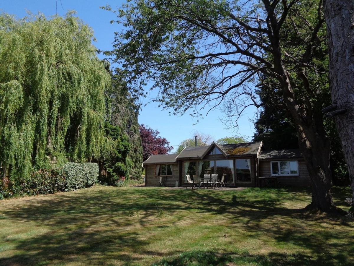 Idyllic Log Cabin Near Stratford Upon Avon Exterior photo
