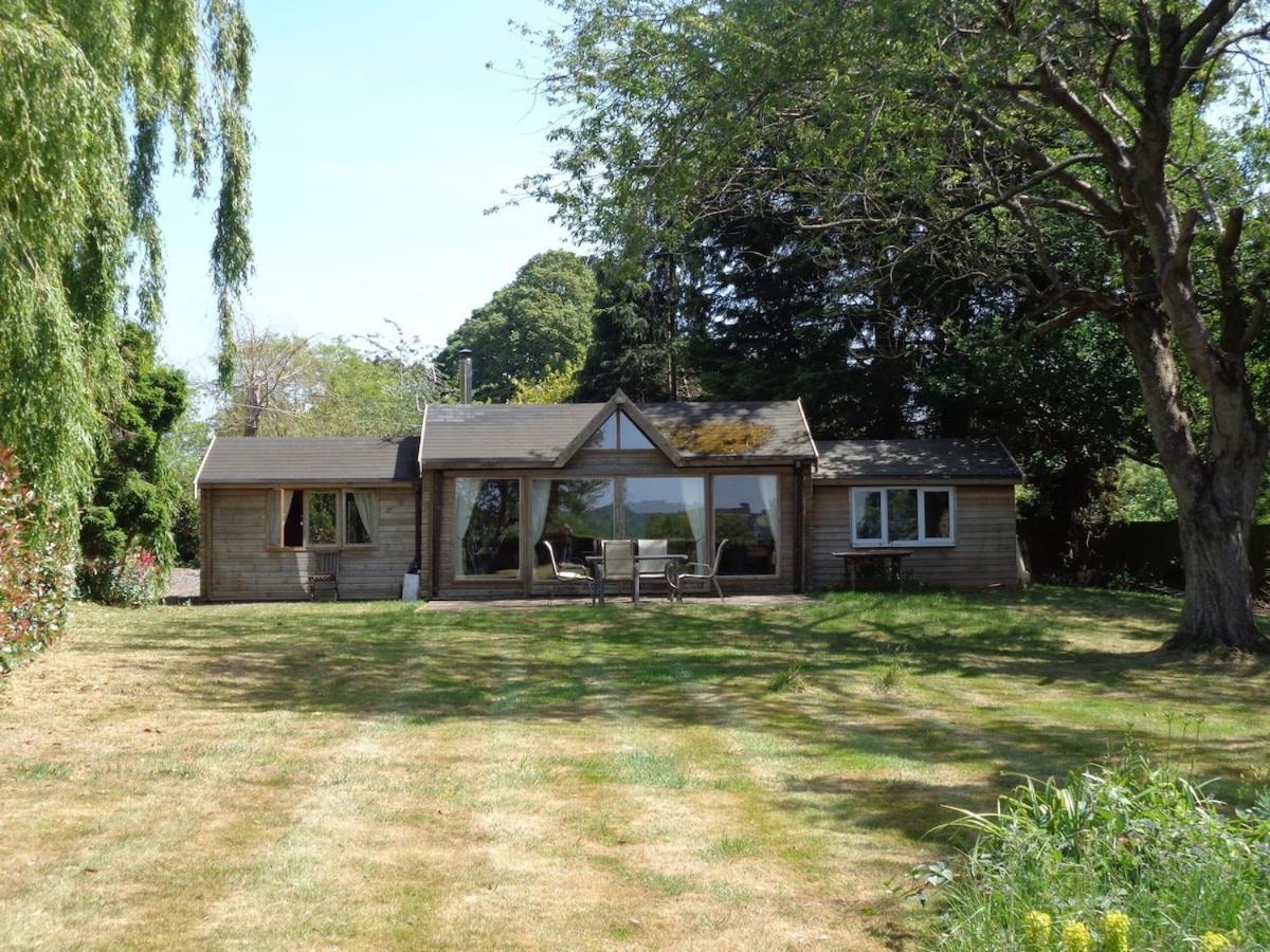 Idyllic Log Cabin Near Stratford Upon Avon Exterior photo