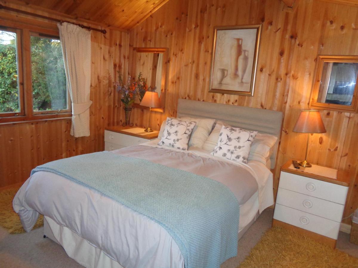 Idyllic Log Cabin Near Stratford Upon Avon Exterior photo