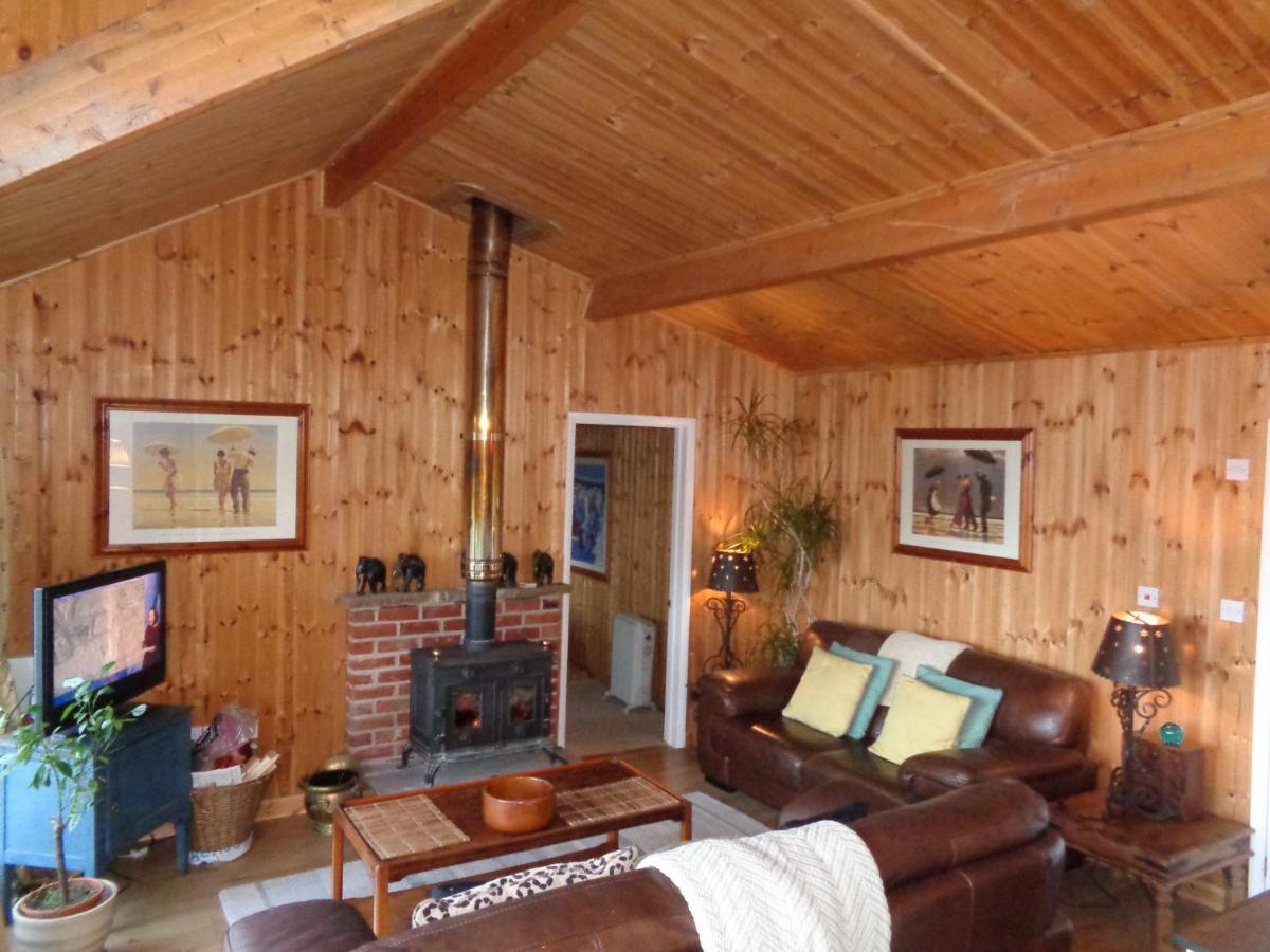 Idyllic Log Cabin Near Stratford Upon Avon Exterior photo