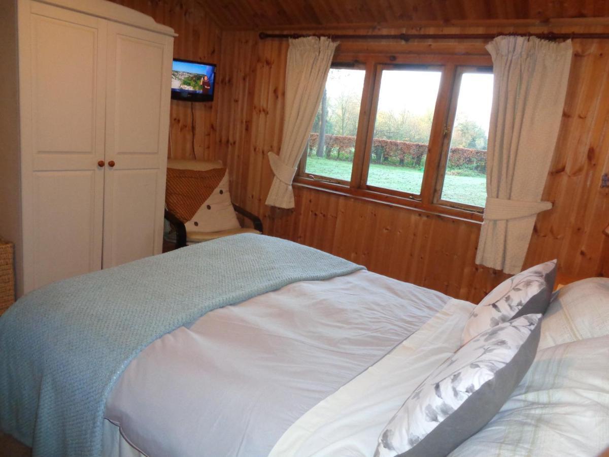 Idyllic Log Cabin Near Stratford Upon Avon Exterior photo